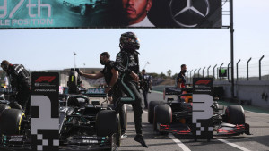 Hamilton slavio u Portugalu i srušio velikog Schumachera