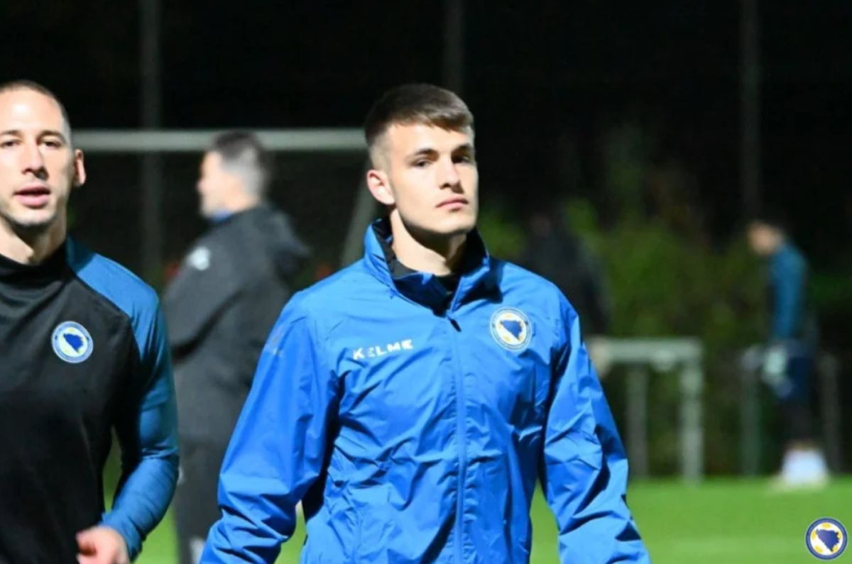 Baš mu dobro stoji plavo: Baždar se prvi put pojavio u opremi bh. reprezentacije Baš mu dobro stoji plavo: Baždar se prvi put pojavio u opremi bh. reprezentacije