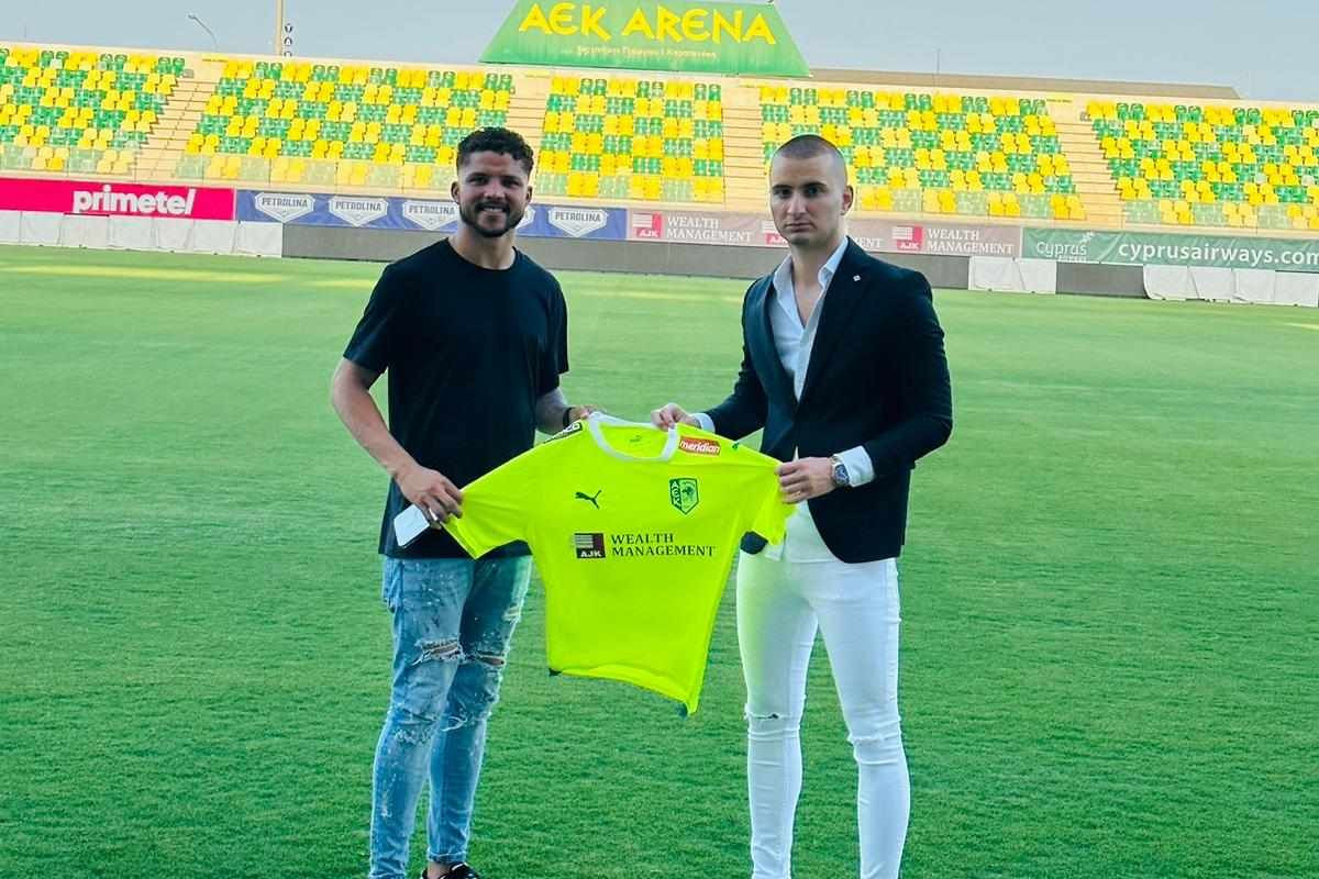 Santos i službeno AEK-ov: Potpisao ugovor na dvije plus godinu