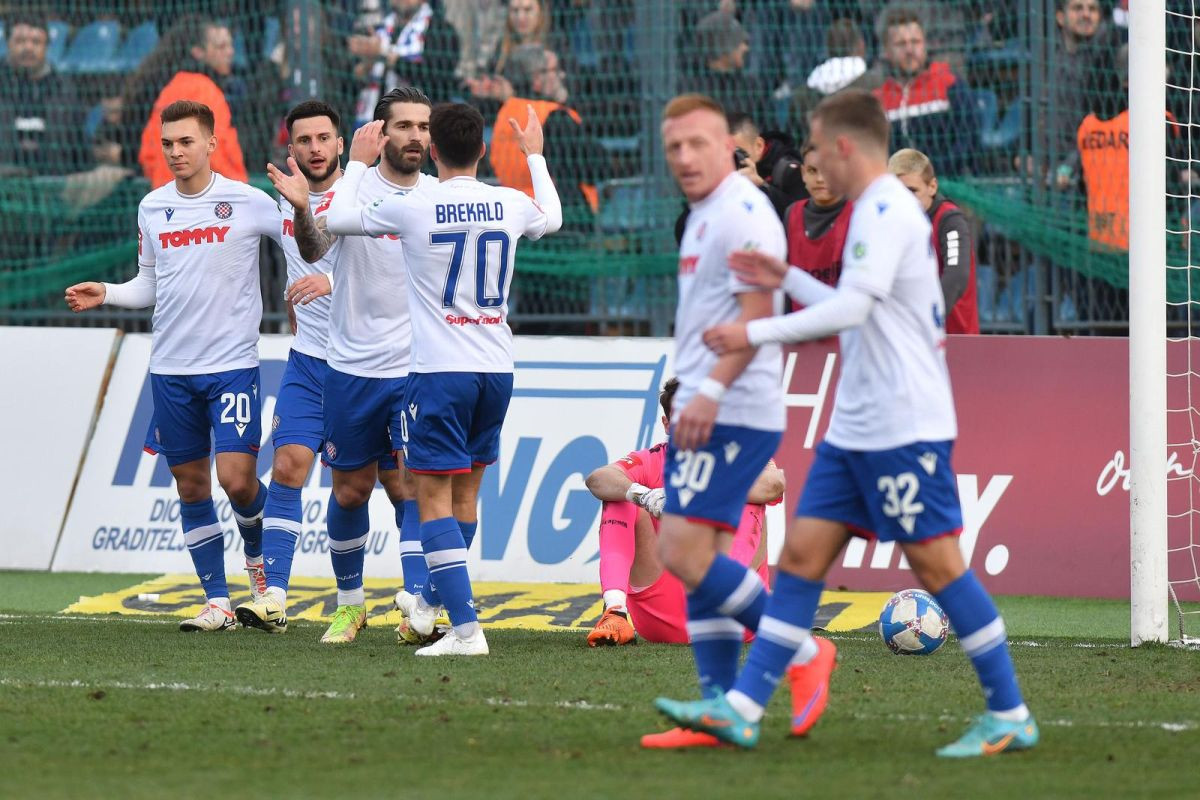 Dragulj Hajduka (21) izabrao drugu reprezentaciju ispred Hrvatske, palo je i prvo poniženje Dragulj Hajduka (21) izabrao drugu reprezentaciju ispred Hrvatske, palo je i prvo poniženje