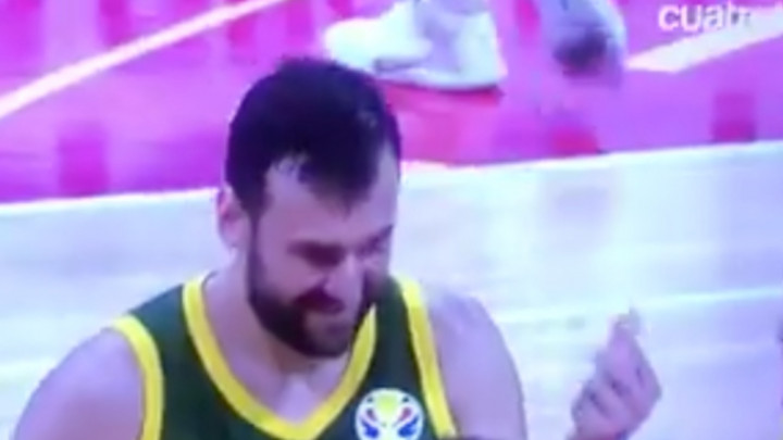 Skandal na Svjetskom prvenstvu: Bogut sudijama pokazivao 'novac'!