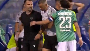 Torcida ga tjerala iz Hajduka, a navijači kluba koji je vodio u Ligi prvaka ga mole da se vrati