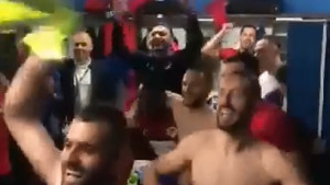 Ludilo u svlačionici Borca nakon pobjede na Grbavici