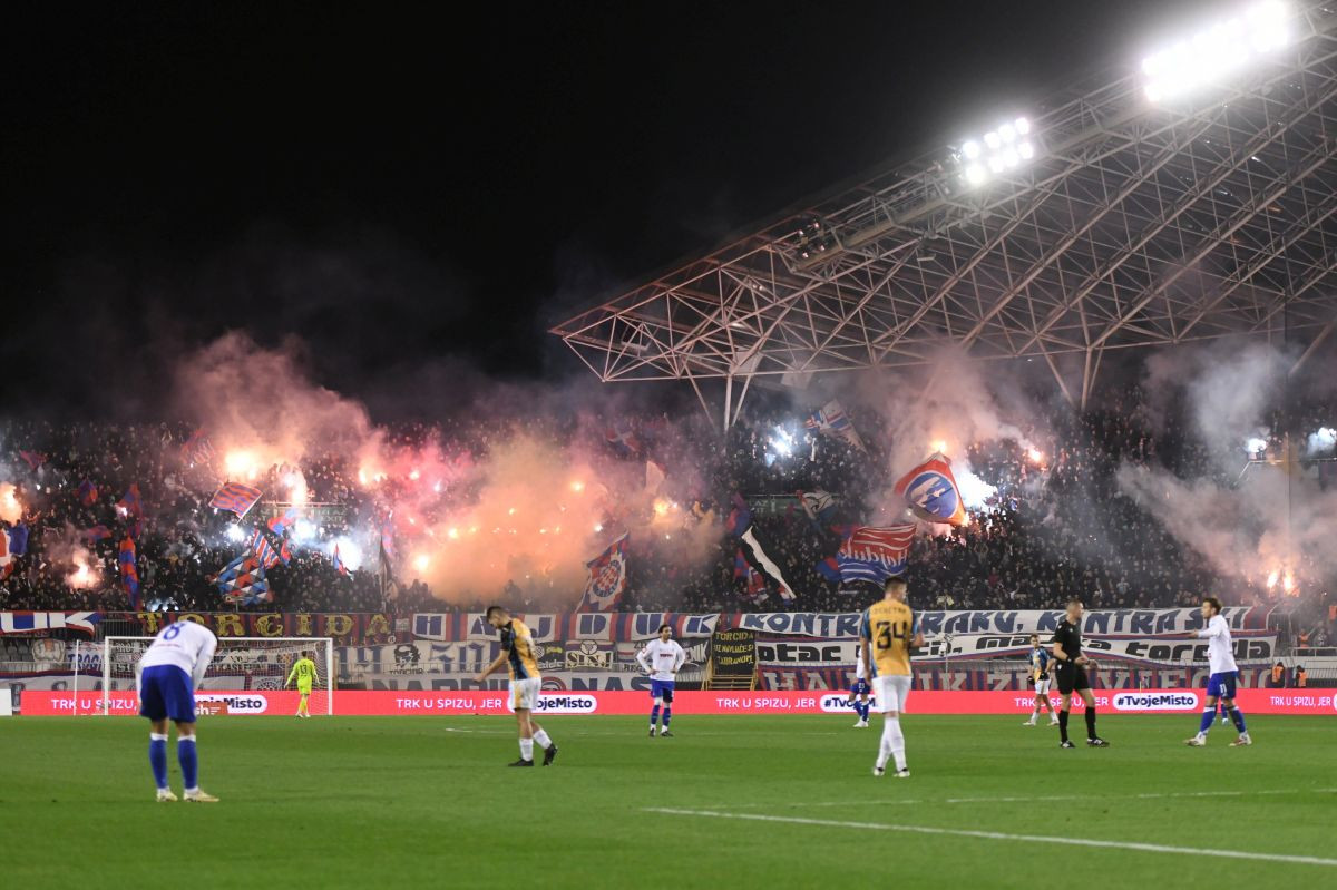 Fantazija na terenu i na tribinama: Hajduk i Rijeka "snimili" savršenu reklamu za HNL! Fantazija na terenu i na tribinama: Hajduk i Rijeka "snimili" savršenu reklamu za HNL!