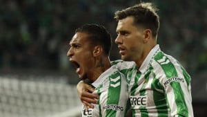 Antony golom i asistencijom odveo Betis u finale Konferencijske lige!