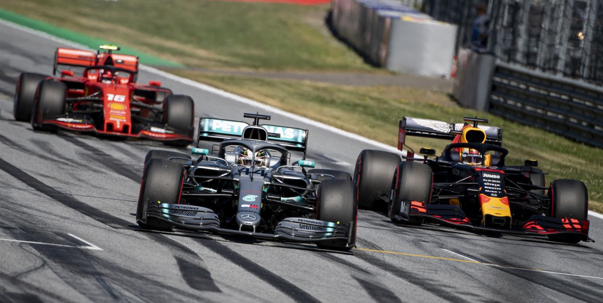 Do nove sezone Formule 1 preostalo je nekoliko dana, a počeo je rat Red Bulla i Mercedesa 