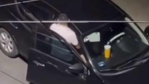 Fudbaler uhvaćen u klinču s djevojkom na parkingu: Policiji je ponudio 10 eura i mobitel, a onda...