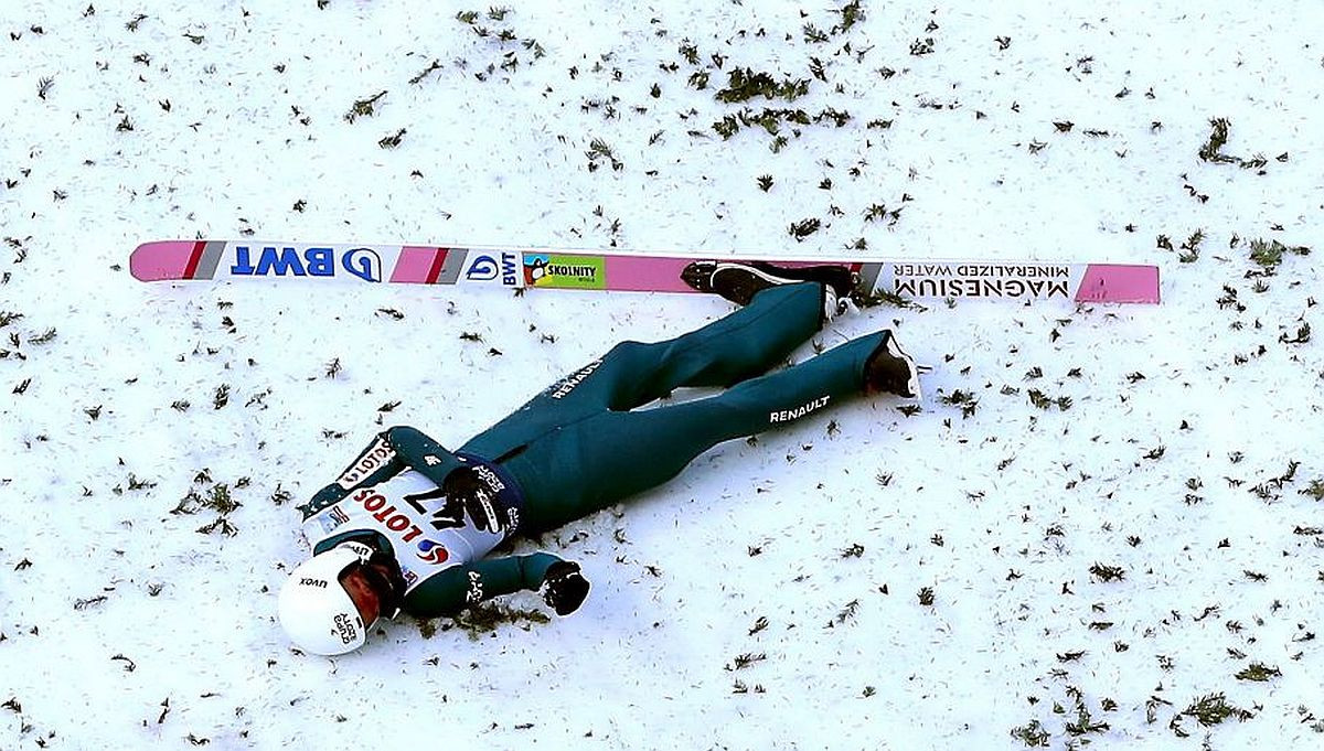 Uznemirujući snimci: Poljski ski skakač pao pri brzini 90 km/h i ostao ležati u krvi 