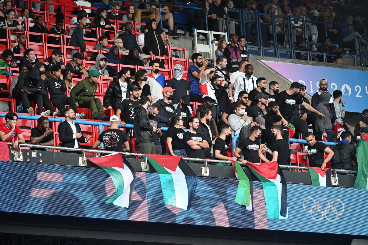 Zastave Palestine raširili na utakmici Izraela, domaćini reagovali: "Pariz osuđuje ovo ponašanje"