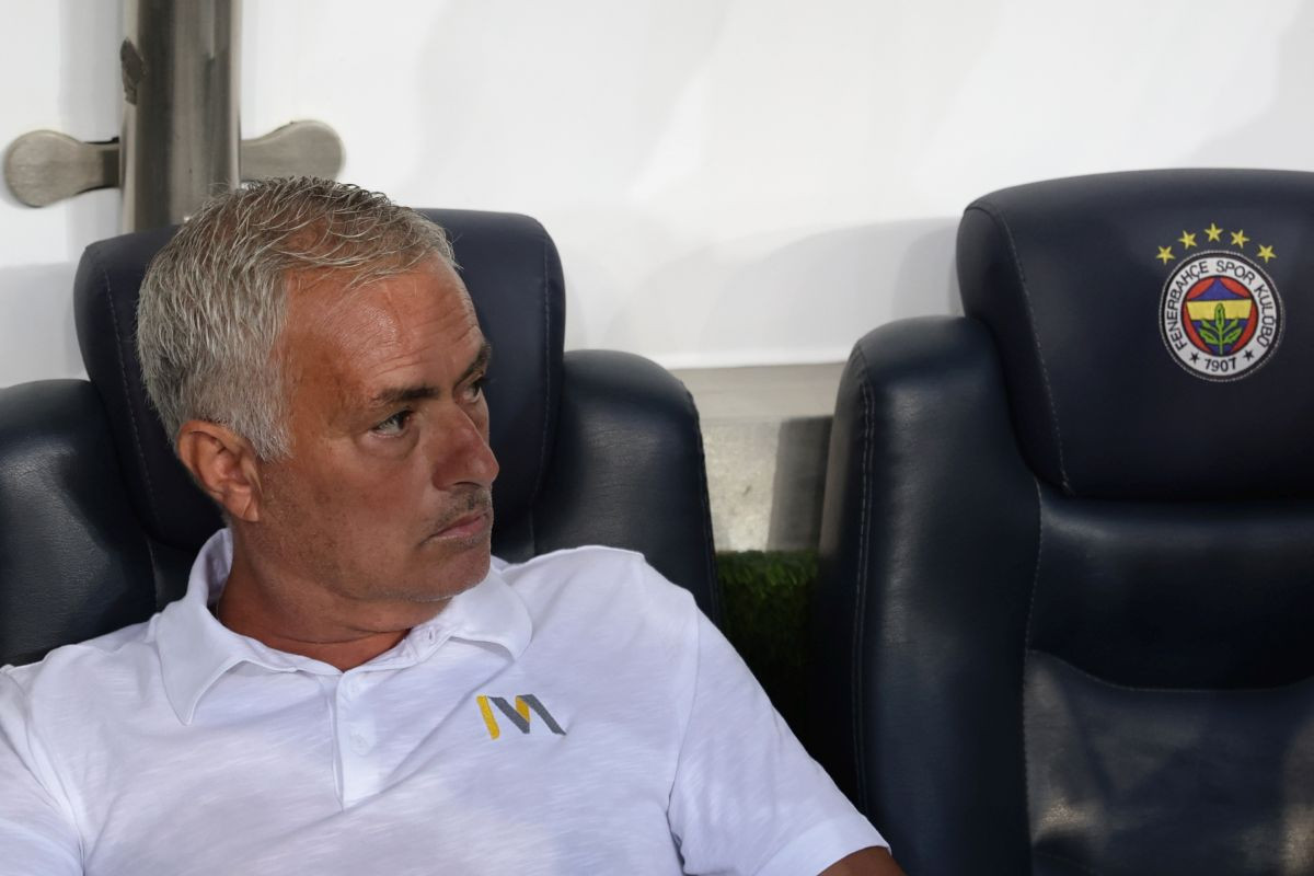 Mourinho kipti od bijesa: "Jeste li gledali utakmicu? Trebam li još šta reći?" Mourinho kipti od bijesa: "Jeste li gledali utakmicu? Trebam li još šta reći?"