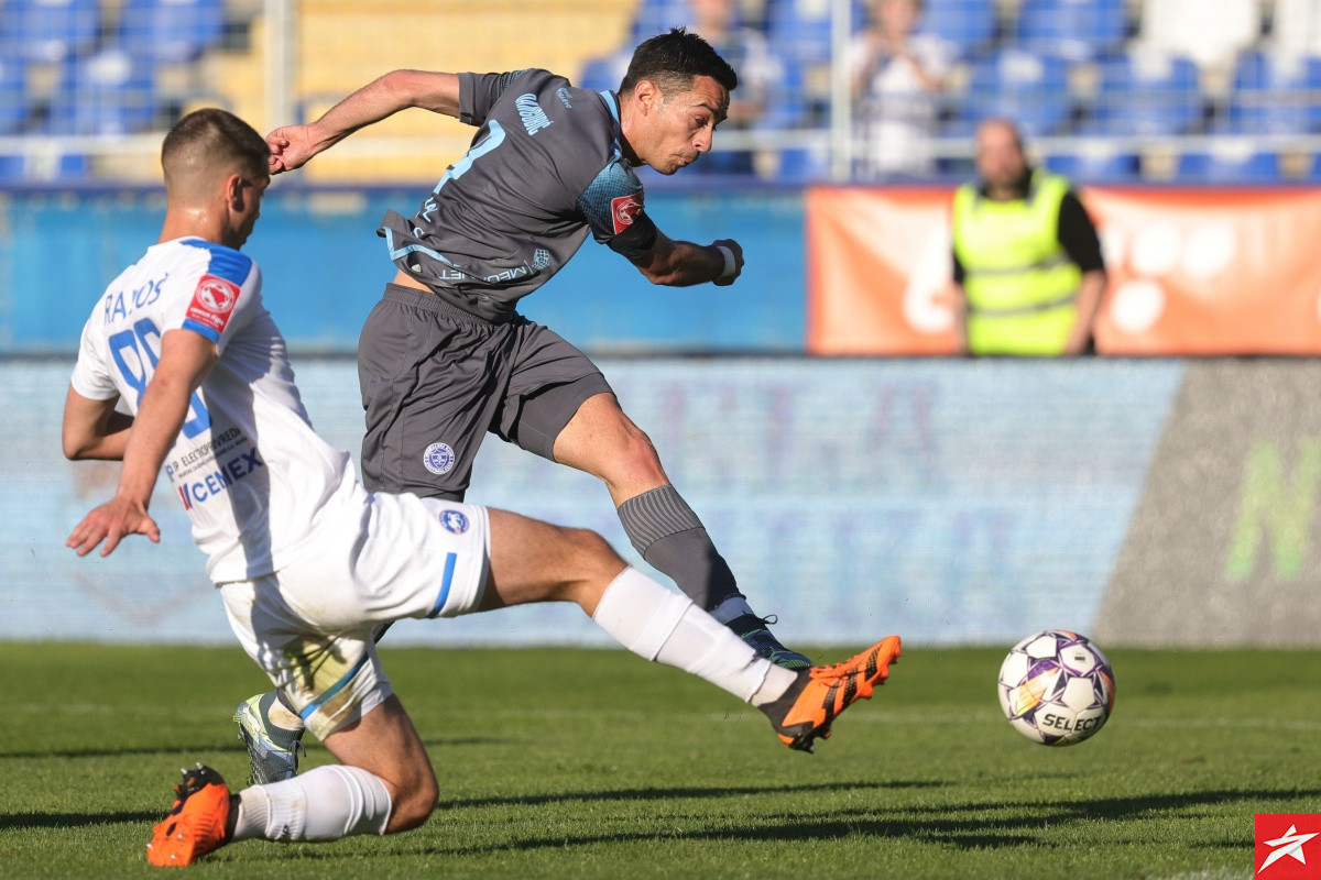 Željezničar vodio 3:0, pa strepio na Grbavici! Plavi se pobjedom primakli gradskom rivalu i Evropi Željezničar vodio 3:0, pa strepio na Grbavici! Plavi se pobjedom primakli gradskom rivalu i Evropi