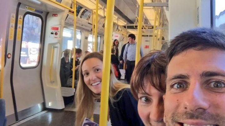 Đoković se vozi u londonskom metrou