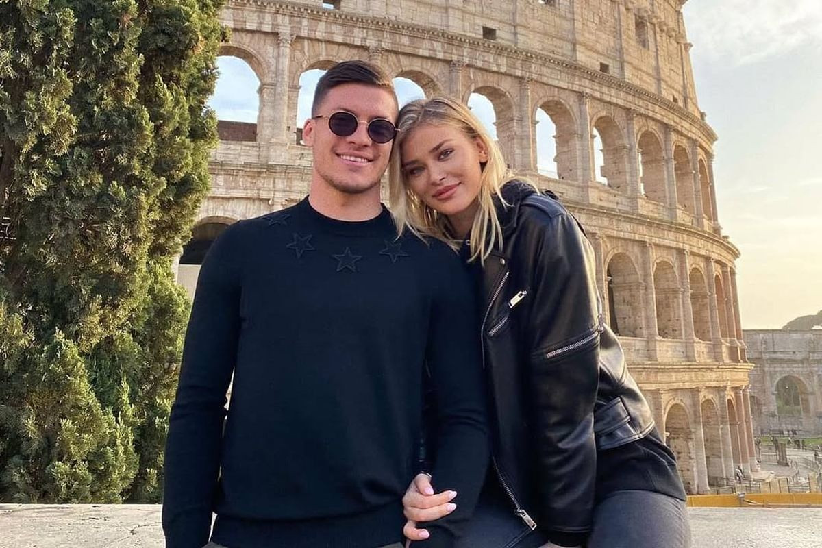 Slavni Srbin šokiran gledao šta Luka Jović kupuje ženi za 150.000 eura: "To kad sam vidio..." Slavni Srbin šokiran gledao šta Luka Jović kupuje ženi za 150.000 eura: "To kad sam vidio..."