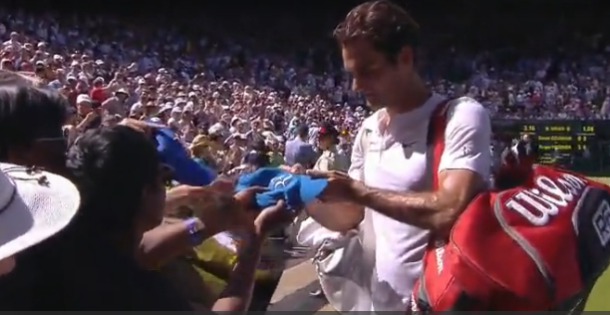 Federer davao autograme, Džumhuru samo pružili ruku
