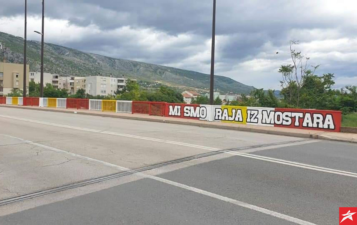 Na mostu u Mostaru osvanuo novi grafit, potpisuje ga Red Army