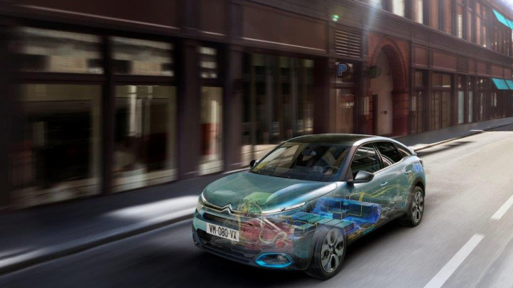 Novi C4 i ë-C4, 100% ëlektrični: Citroën otkriva kompaktnu limuzinu!