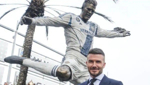 Statua Davida Beckhama u Los Angelesu danas u dosta drugačijem izdanju