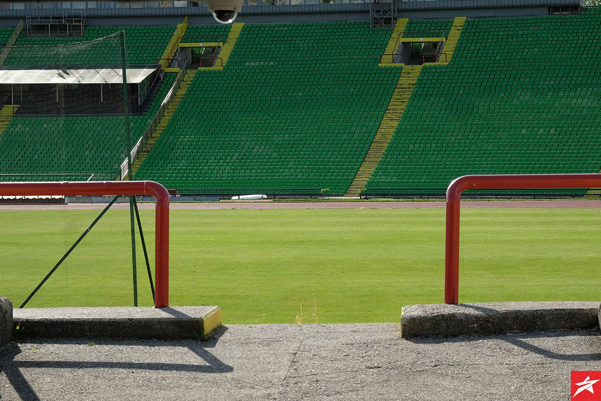 Uskoro radovi na travnjaku i najvećeg bh. stadiona Uskoro radovi na travnjaku i najvećeg bh. stadiona