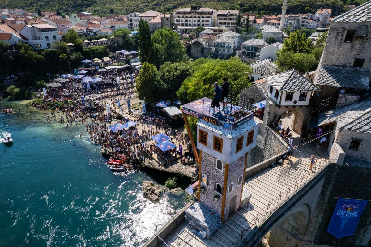 Gaga i Stihi otvorili finale Red Bull Cliff Divinga u Mostaru