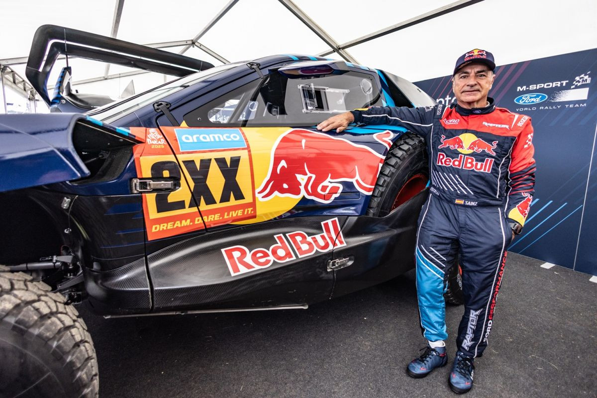 Carlos Sainz uz podršku Red Bulla napada petu titulu na Dakaru u Ford Raptoru T1+ Carlos Sainz uz podršku Red Bulla napada petu titulu na Dakaru u Ford Raptoru T1+