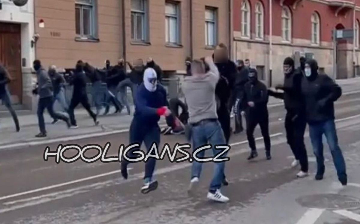 Brutalni fajt huligana u Švedskoj: Uspjeli su u svojim namjerama na sred ulice Brutalni fajt huligana u Švedskoj: Uspjeli su u svojim namjerama na sred ulice