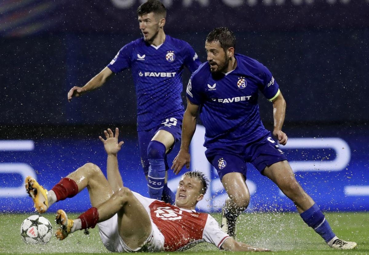 Dinamo razbijesnio navijače pred jednu od ključnih utakmica: "Pa je**m mu, 21. stoljeće je" Dinamo razbijesnio navijače pred jednu od ključnih utakmica: "Pa je**m mu, 21. stoljeće je"