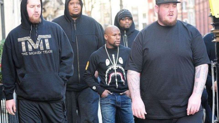 Ko može biti tjelohranitelj Floyda Mayweathera? Ovi momci su ogromne zvijeri koji imaju sjajne plate