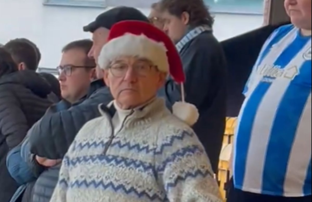 Navijači u Engleskoj su nešto posebno - Snimao starijeg gospodina, a ovaj ga šokirao "poklonom"