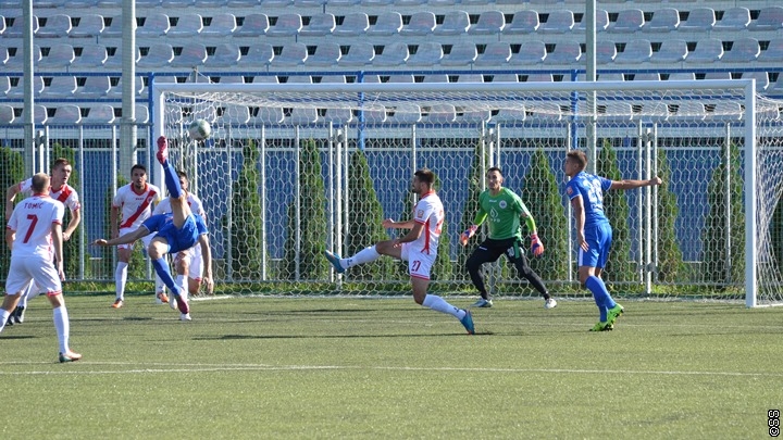Fotografija kola: Vukotićeve makazice protiv lidera