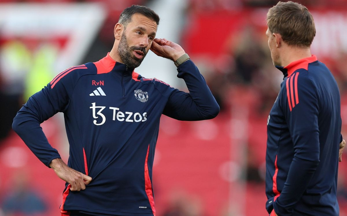 Zirkzee je potigao gol, Garnacho promašio nemoguće, ali svi samo pričaju o potezu Van Nistelrooya Zirkzee je potigao gol, Garnacho promašio nemoguće, ali svi samo pričaju o potezu Van Nistelrooya