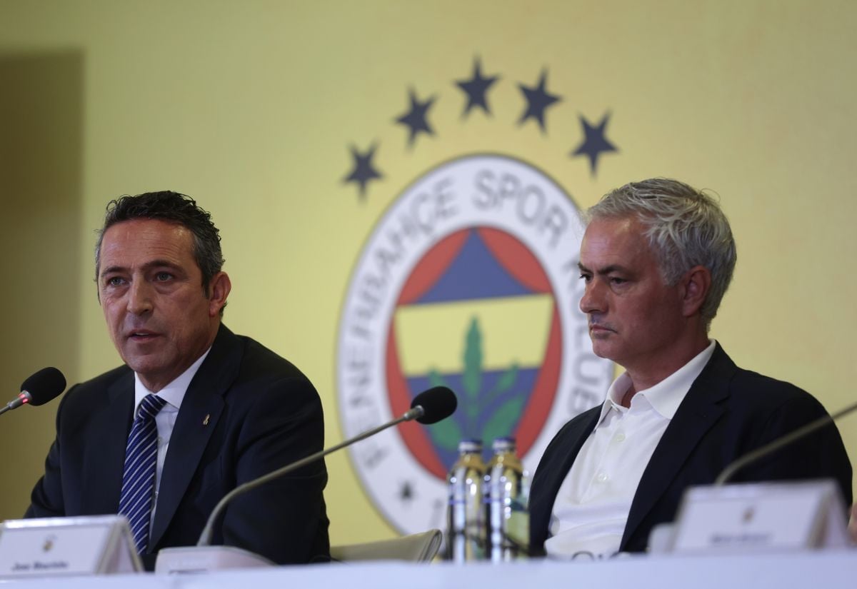 Turska grmi nakon poteza prvog čovjeka Fenerbahcea: Preko noći je donio ključnu odluku Turska grmi nakon poteza prvog čovjeka Fenerbahcea: Preko noći je donio ključnu odluku