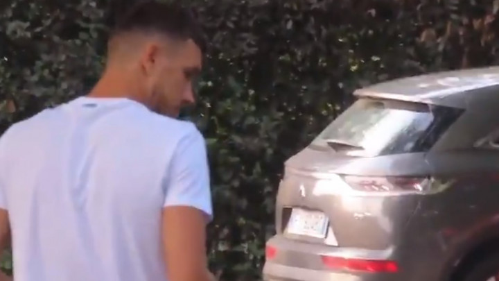 Džeko u svom Porscheu stigao u kamp Rome, šta koči transfer u Juventus?