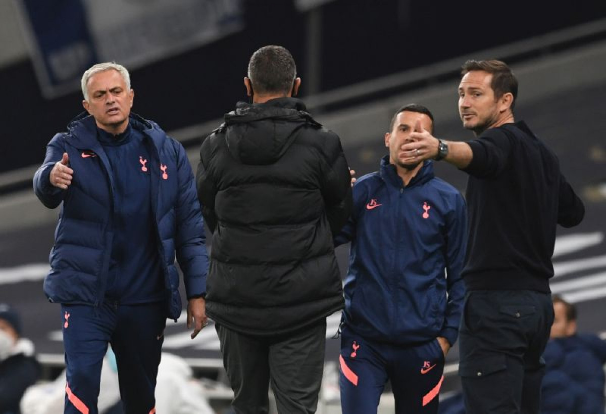 Poznato je šta su jedan drugom govorili Mourinho i Lampard tokom žestoke svađe Poznato je šta su jedan drugom govorili Mourinho i Lampard tokom žestoke svađe