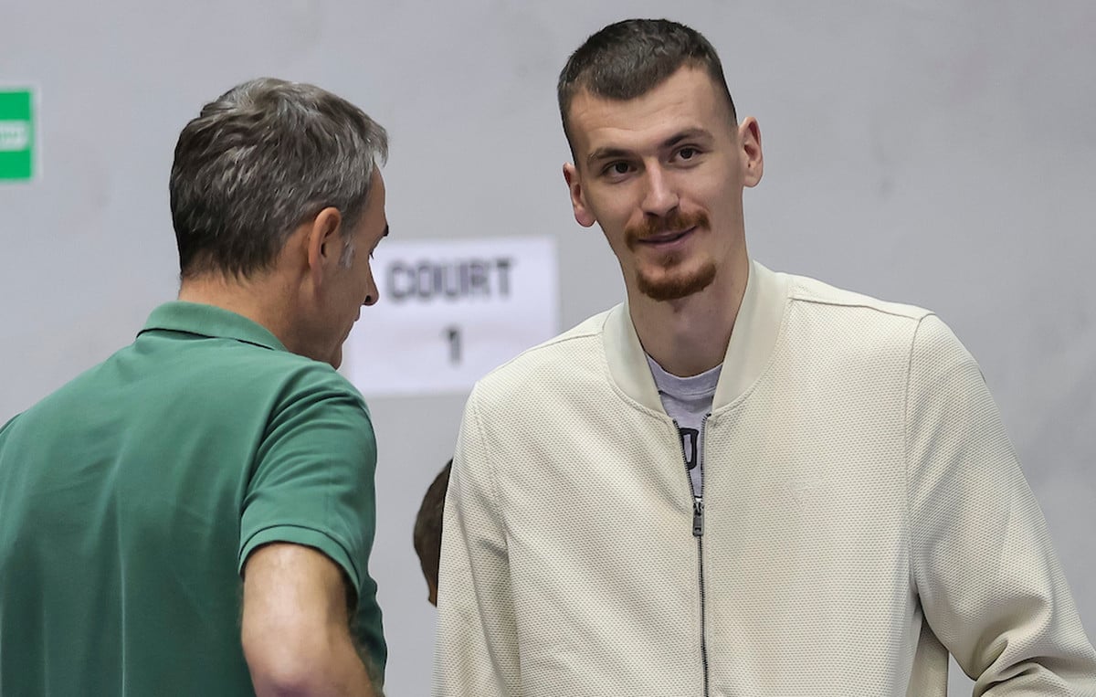 Simanić sinoć molio za sažaljenje Srbije, a jutros ga je uzdrmala bolna istina: "Dečko, ti si..." Simanić sinoć molio za sažaljenje Srbije, a jutros ga je uzdrmala bolna istina: "Dečko, ti si..."