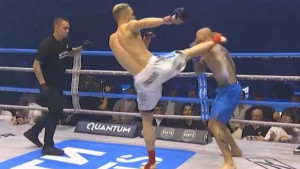 Igrao je za reprezentaciju 48 puta, pa je odlučio postati borac - Odmah je brutalno uspavan!