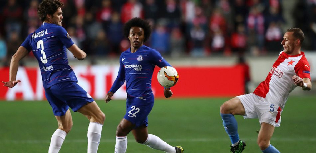 Ljubav prema klubu: Navijači Chelseaja u čudu gledali igrače i navijače Slavije nakon utakmice