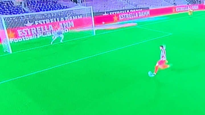 VAR u Barceloni sinoć očito nije bio u funkciji: Sudija poništio prvi penal, a onda oštetio domaće