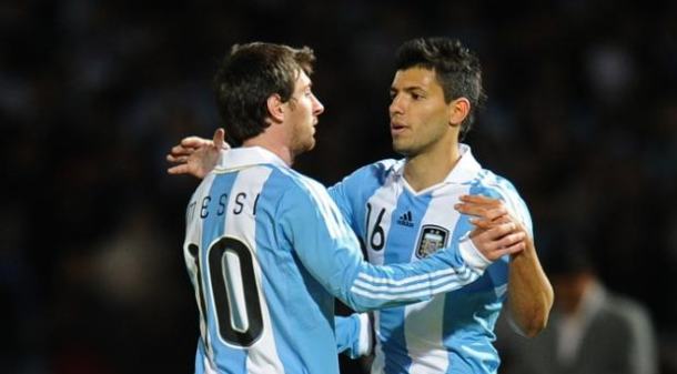 Messi i Aguero cimeri, Gago spava sam