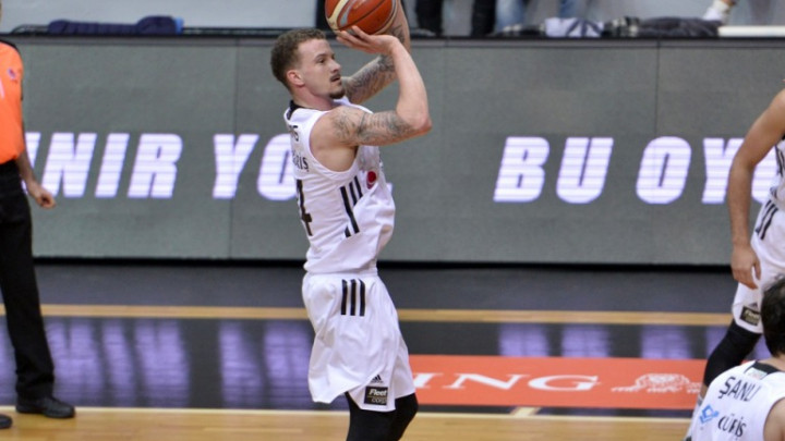 Josh Adams potpisao za Virtus iz Bologne