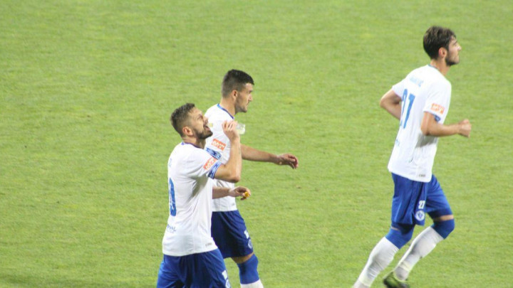 Igrače Želje gađali bocama s tribina, Zec to iskoristio i osvježio se