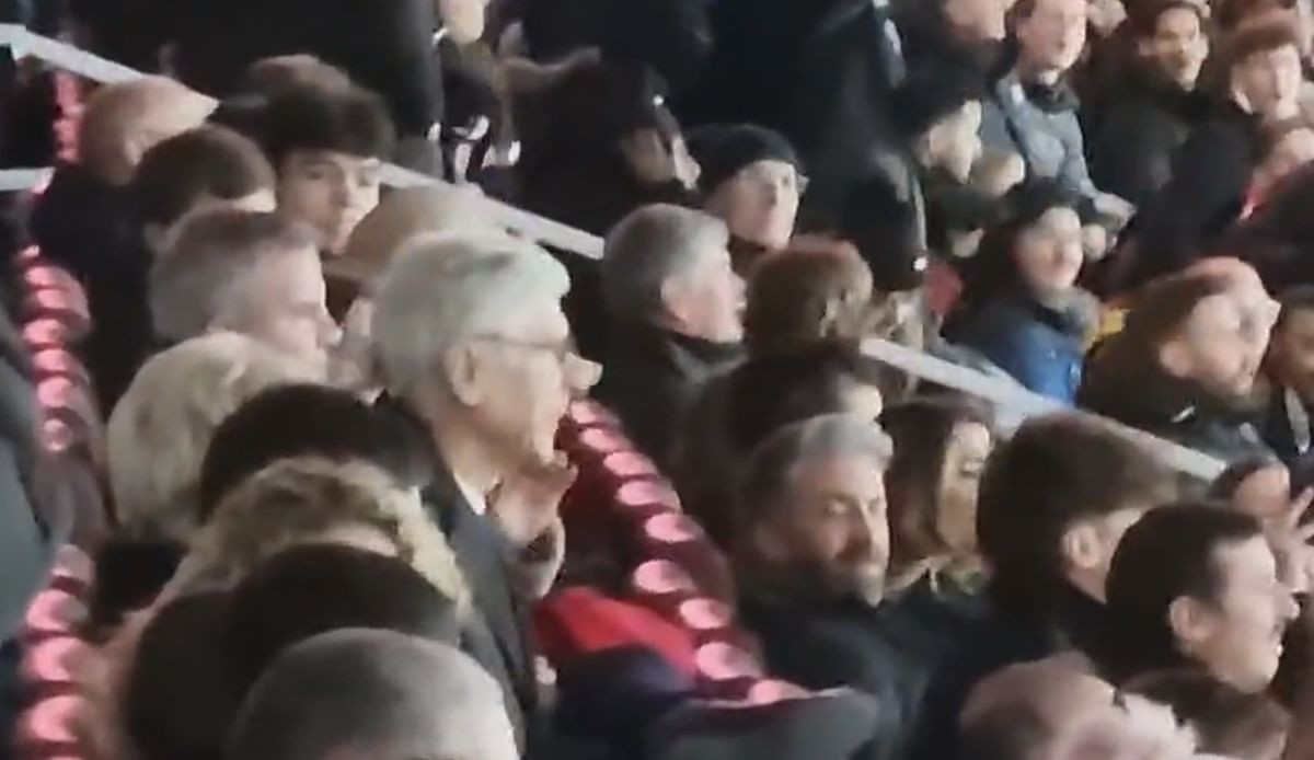 Da li ste vidjeli reakciju navijača Arsenala kada su ugledali na tribinama Wengera?