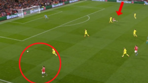 Scena koja je oduševila sve: Ronaldo stoji i gleda, a Cavani diže Old Trafford na noge