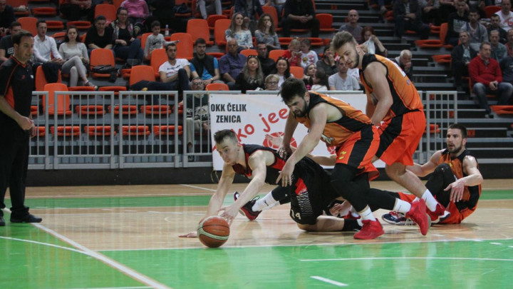 Čelik i Travnik poravnali u polufinalnim serijama na 1:1