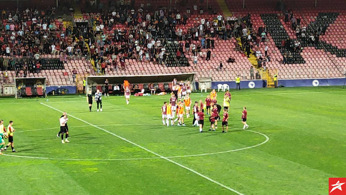 Navijači FK Sarajevo veznjaku skandirali da napusti klub, on neutješan sve to slušao