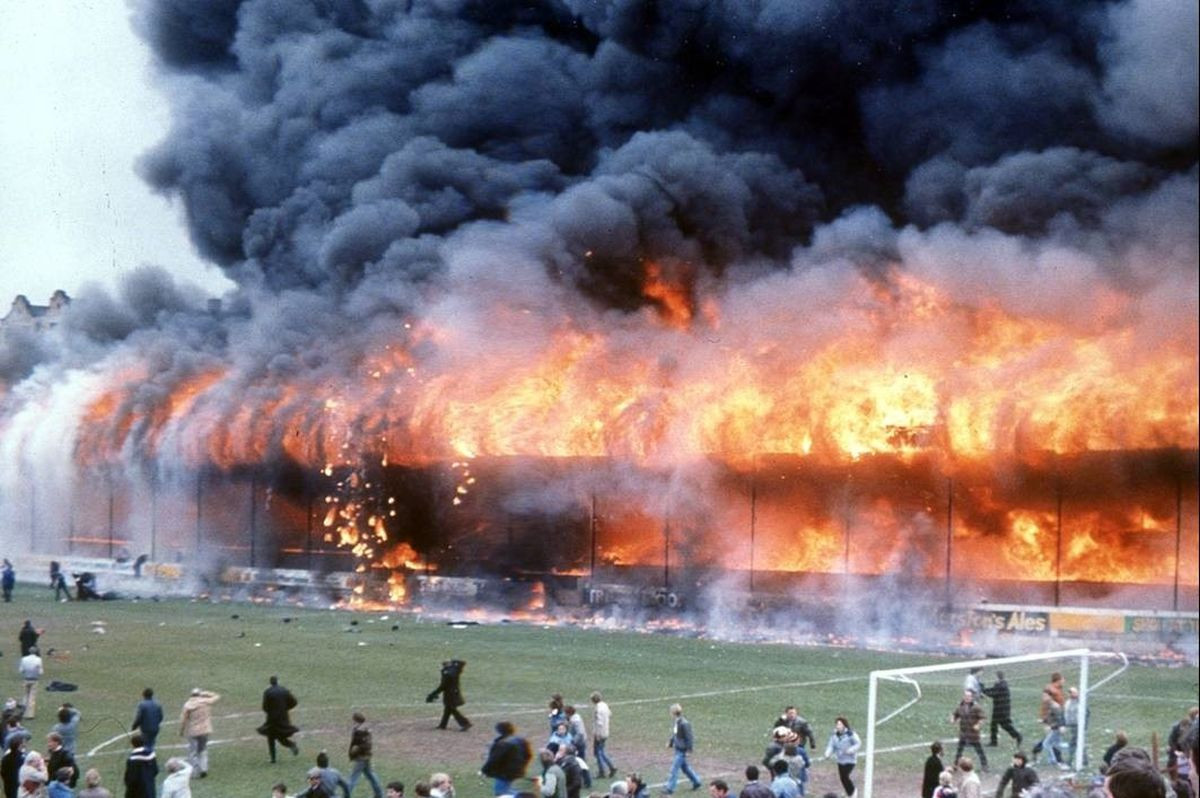 Jedan od najstarijih svjetskih stadiona završio u plamenu, spašavala se živa glava 