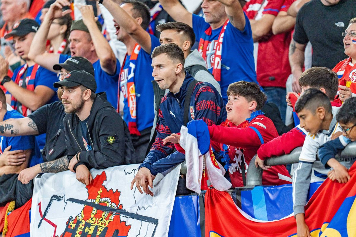 Srbi otjerali zvijezdu iz reprezentacije, digla se buka: "Piksi ga nazove i kaže mu dođe, a on..." Srbi otjerali zvijezdu iz reprezentacije, digla se buka: "Piksi ga nazove i kaže mu dođe, a on..."