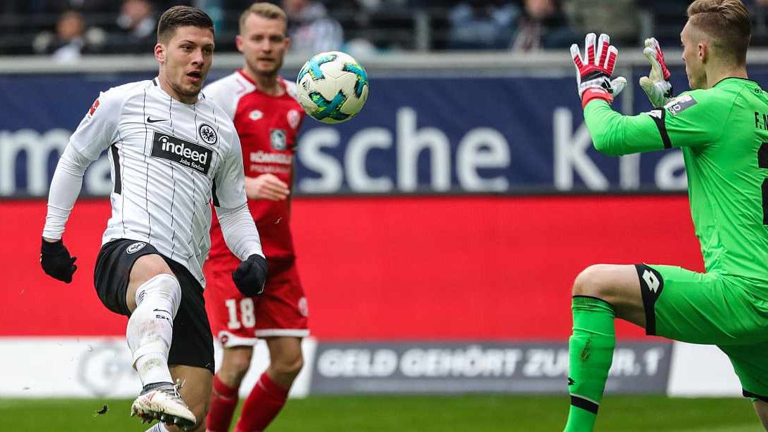 Eintracht ubjedljiv, Hertha slavila u Hamburgu
