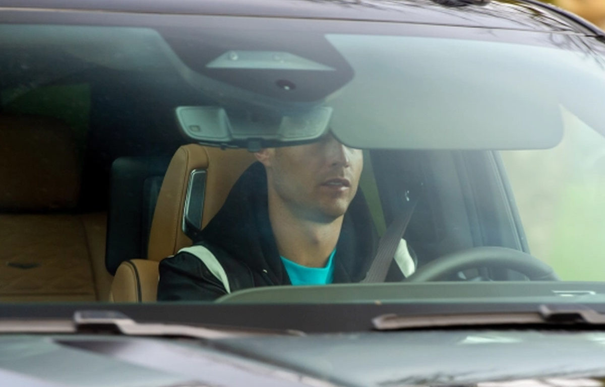 Ronaldo se danas na treningu Uniteda pojavio u luksuznom automobilu zbog kojeg se u subotu rasplakao