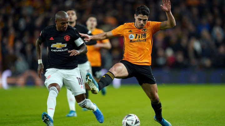 Cijena 1.5 miliona eura: Young napustio Manchester United nakon osam i pol godina
