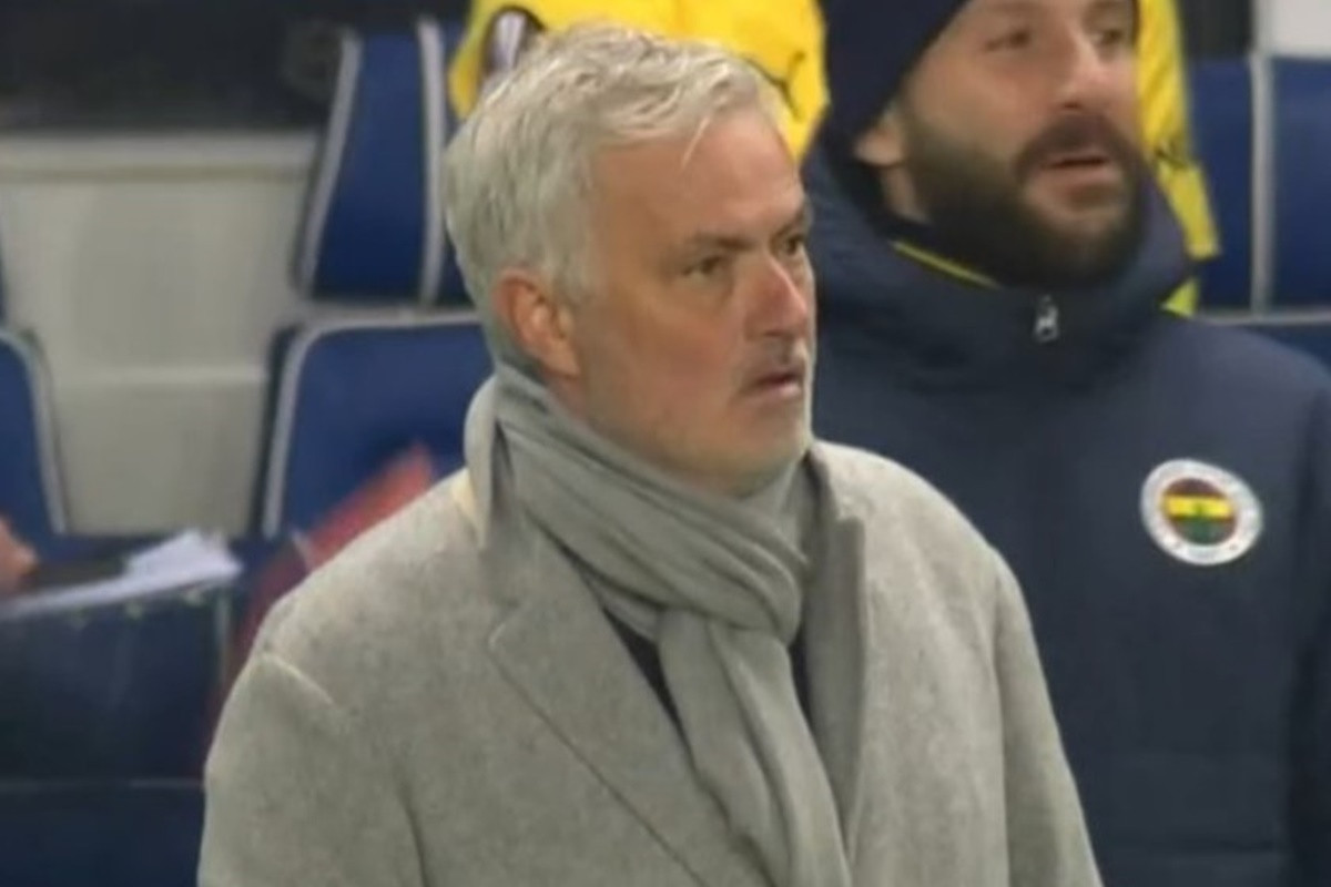 Mourinho gleda i ne vjeruje kako mu igrači izvode penale - Džeko precizan, Tadić jedan od tragičara! Mourinho gleda i ne vjeruje kako mu igrači izvode penale - Džeko precizan, Tadić jedan od tragičara!